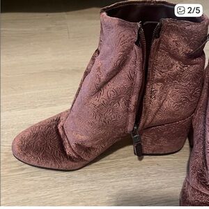 SAM EDELMAN Textured Mauve Velvet Heeled Boots